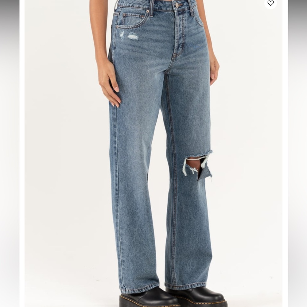 RSQ size 31 High Rise Straight Leg Jean With distressed knee Medium Wash - Picture 2 of 7